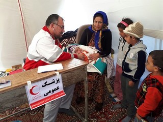 حضور دکتر پاکمهر در مناطق زلزله زده استان کرمانشاه