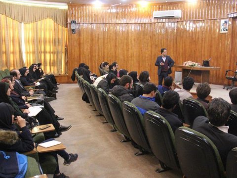 دوره آموزشی تغذیه ورزشی در ورزش استقامتی و قدرتی.