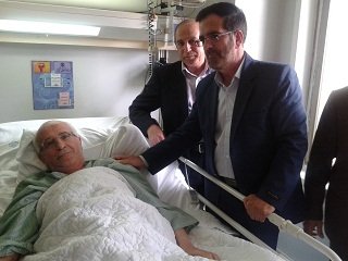 جمعی از کارکنان هیات پزشکی ورزشی استان آذرابیجان شرقی از داور پیشکسوت فوتبال عیادت کردند 