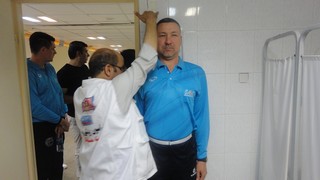 حضور داوران شرکت کننده در مسابقات قهرمانی نوجوانان والیبال آسیا در تست پزشکی که توسط پپزشکان هیات پزشکی ورزشی استان انجام گرفت 