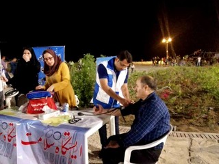 گزارش تصویری/برپایی ایستگاه سلامت و تندرستی رایگان در کنار ساحل نیلگون همیشه خلیج فارس بوشهر