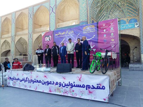 ایستگاه رایگان سلامت هیات پزشکی ورزشی یزد در همایش پیاده روی خانوادگی