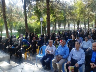 ارزیابی سلامت سالمندان اصفهانی در باغ تجربه اصفهان