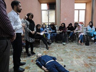 آموزش احیا پایه و کمک های اولیه ویژه شرکت کنندگان در دوره مربیگری هیأت همگانی -کرمان
