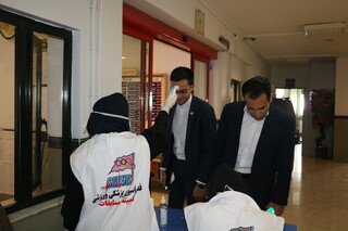 معاینه مراجعین به اداره کل ورزش و جوانان آذربایجان غربی در راستای پیشگیری از شیوع بیماری کرونا