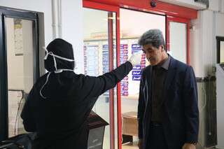 معاینه مراجعین به اداره کل ورزش و جوانان آذربایجان غربی در راستای پیشگیری از شیوع بیماری کرونا