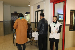 معاینه مراجعین به اداره کل ورزش و جوانان آذربایجان غربی در راستای پیشگیری از شیوع بیماری کرونا