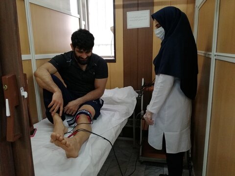 ارائه خدمات فیزیوتراپی به علیرضا کریمی