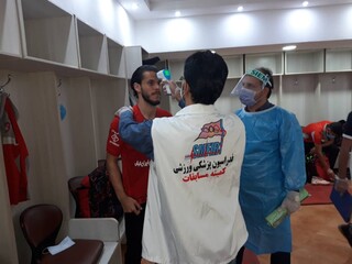 انجام معاینات پزشکی بازیکنان تیمهای سپیدرود رشت و هواداران تهران از بازیهای لیگ یک در ورزشگاه سردارجنگل