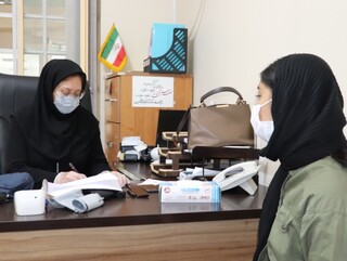 انجام معاینات پزشکی از تیم اعزامی کاراته بانوان فارس به مسابقات کشوری توسط دکتر تمدن نایب رئیس هیات پزشکی ورزشی استان
