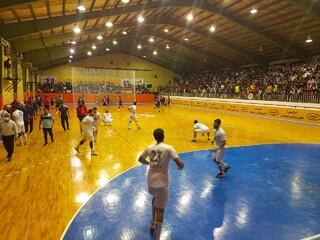 دکتر نوروزی تماشاگر ویژه دیدار پلی آف هندبال لیگ برتر در کازرون