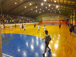 دکتر نوروزی تماشاگر ویژه دیدار پلی آف هندبال لیگ برتر در کازرون