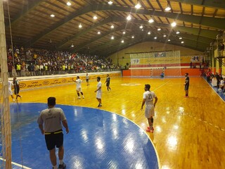 دکتر نوروزی تماشاگر ویژه دیدار پلی آف هندبال لیگ برتر در کازرون