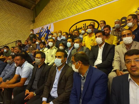 دکتر نوروزی تماشاگر ویژه دیدار پلی آف هندبال لیگ برتر در کازرون