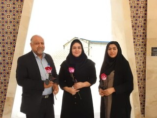 گلباران و غبارروبی مزار شهدای لارستان