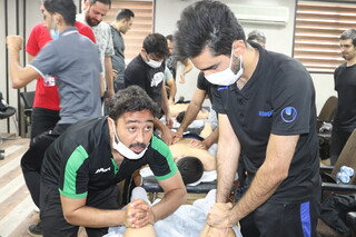 بخش عملی دوره ماساژ ورزشی آقایان در شیراز
