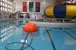 بازدید مسوول کمیته نظارت هیات پزشکی ورزشی فارس به همراه رییس اداره ورزش و جوانان شهرستان شیراز و رییس هیات نجات غریق فارس از استخر کوثر شیراز