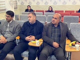 جلسه هم اندیشی  سرپرست هیات پزشکی ورزشی استان مرکزی دکتر سهرابی با جمعی از مدیران باشگاه های استان