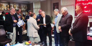 تجلیل از همکاران