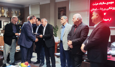 تجلیل از همکاران
