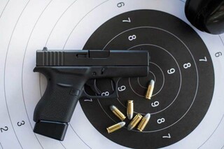 guns-with-ammunition-paper-target_33799-4187.jpg