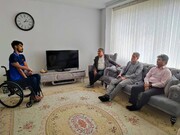 تکریم و عیادت دکتر نوروزی رئیس فدراسیون پزشکی ورزشی از مهدی امانی ورزشکار ضایعه نخاعی در بندرعباس
