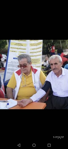 ارائه خدمات پزشکی ورزشی به شرکت کنندگان در همایش ورزش همگانی در بوستان چیتگر