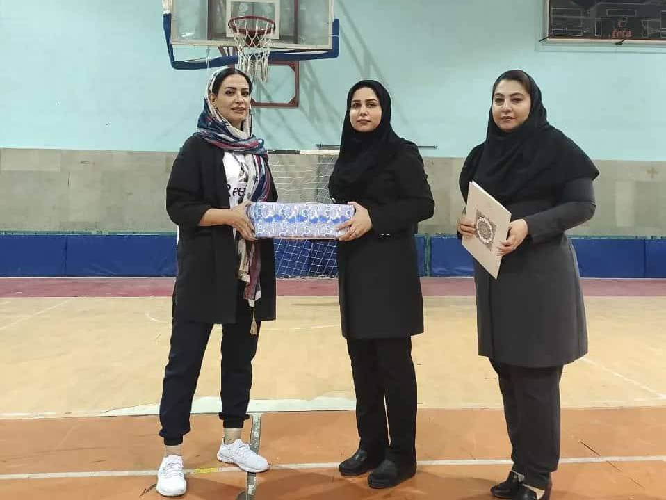 تقدیر از باشگاههای فوتبال ستارگان و نام آوران بوشهر و باشگاه بسکتبال بازیاری