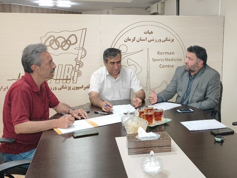 نشست هم اندیشی با مسئولان هیأت بازی های روستایی و بومی محلی