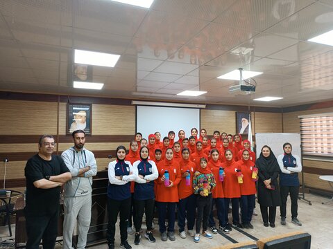 برگزاری کارگاه روانشناسی ورزشی ویژه دختران فوتبالیست زیر 14 سال تیم ملی