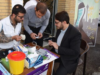 برپایی ایستگاه تندرستی به مناسبت هفته تربیت بدنی و ورزش در قم