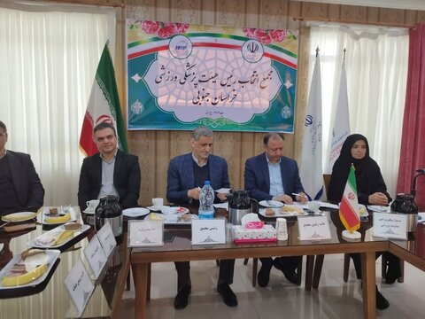 دکتر خامسان سکاندار هیات پزشکی ورزشی خراسان جنوبی باقی ماند+عکس