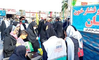 حضور خانواده پزشکی ورزشی در راهپیمایی 22 بهمن و ارائه خدمات سلامت به شرکت کنندگان