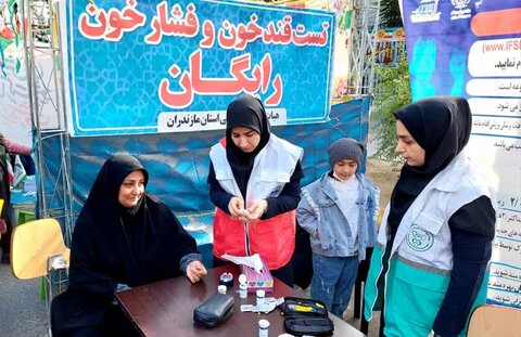 حضور خانواده پزشکی ورزشی در راهپیمایی 22 بهمن و ارائه خدمات سلامت به شرکت کنندگان