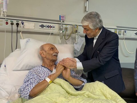 وزیر ورزش و جوانان بر بالین استاد اسکوئی حضور یافت