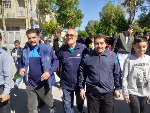 همایش پیاده روی خانوادگی به مناسبت دهه کرامت وهفته جمعیت در شهرستان خنداب برگزار شد