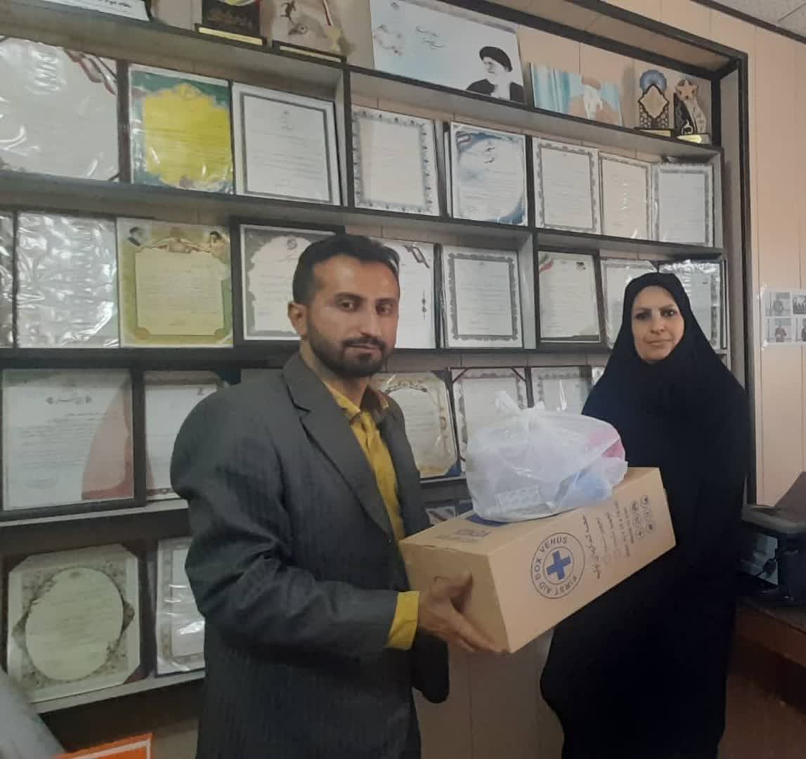 اهدا جعبه کمک های اولیه و تجهیزات پزشکی به باشگاه های برتر شهرستان جهرم