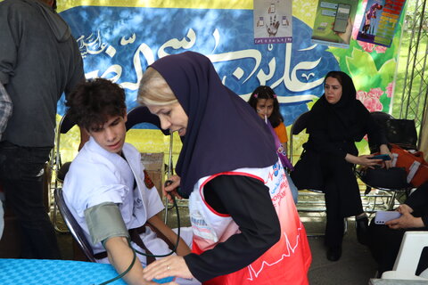 برگزاری ایستگاه رایگان تندرستی در همایش پیاده روی و جشن دهه کرامت و روز دختر 
