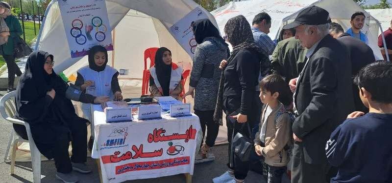 ایستگاه رایگان سلامت در همایش پیاده روی در بوستان ملت بر پا شد