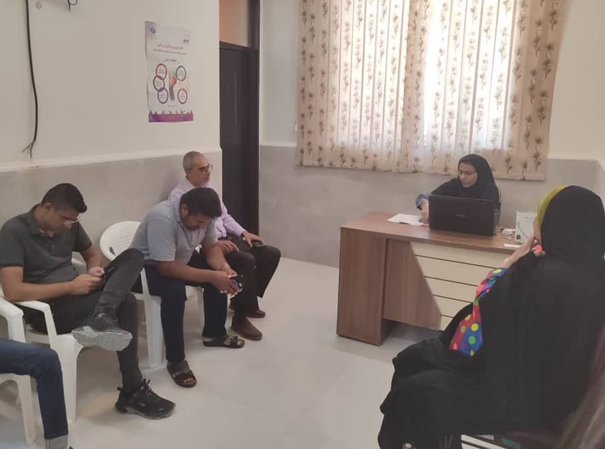 معاینه ورزشکاران توسط متخصص ارتوپدی در دفتر هیات پزشکی ورزشی شهرستان لارستان برای نخستین بار