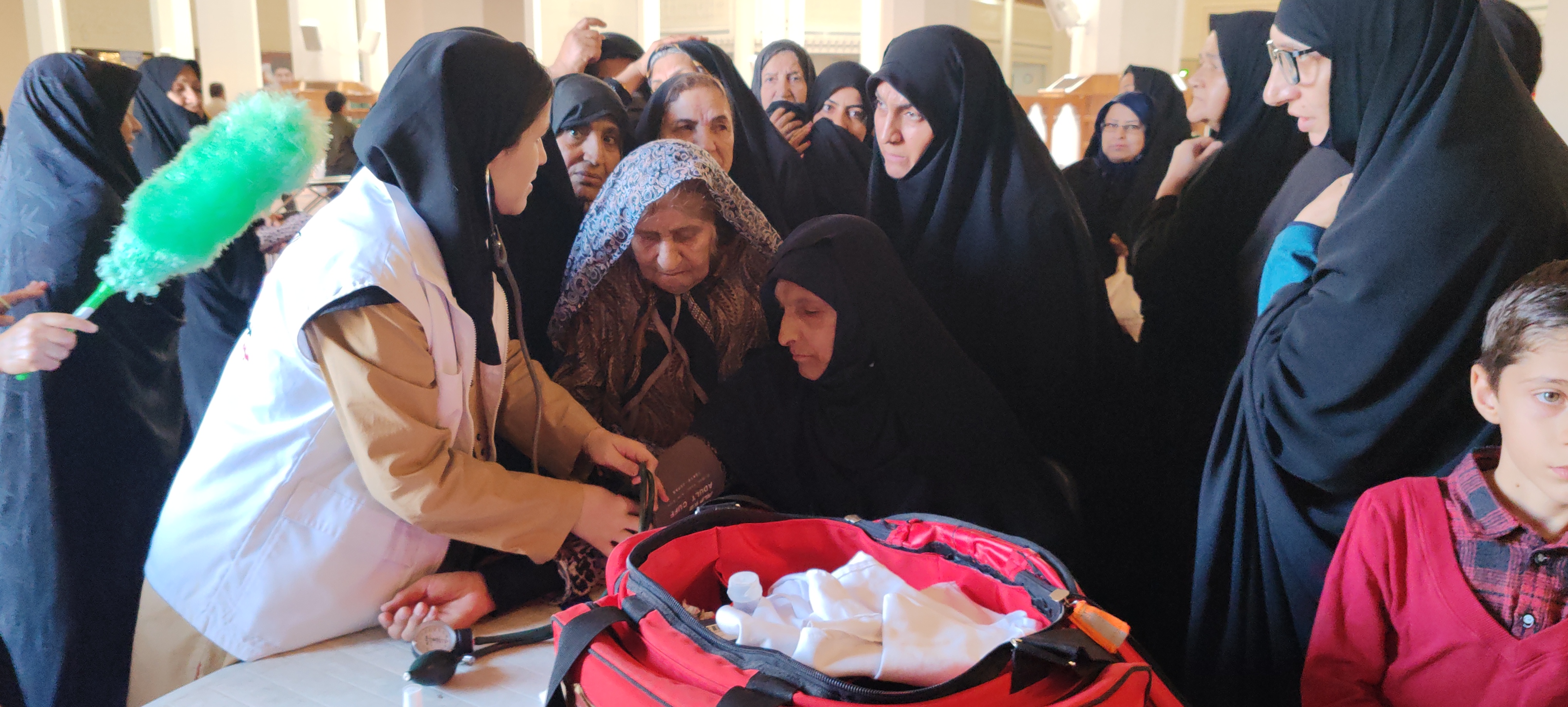 ارائه خدمات به 550نفر در میز خدمت مصلی نماز جمعه شیراز