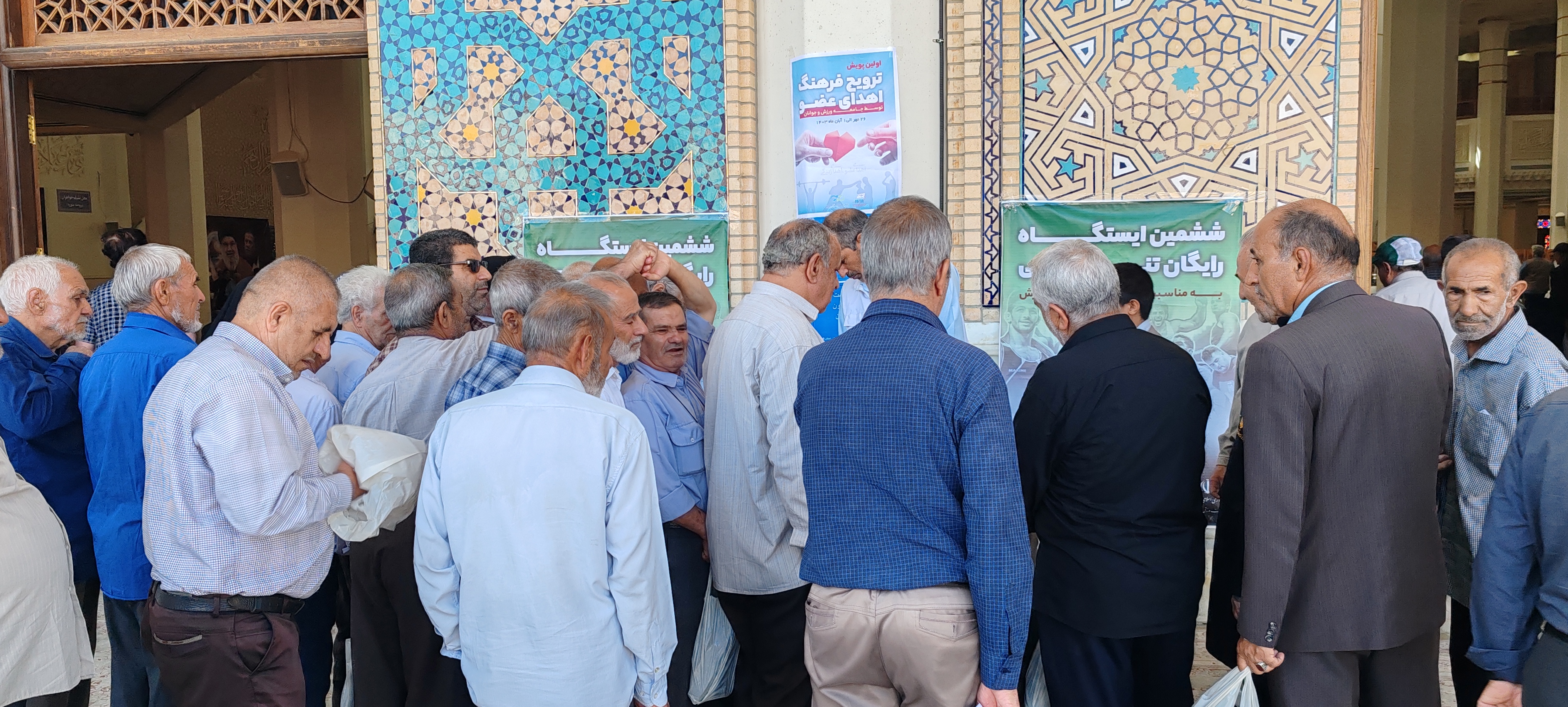 ارائه خدمات به 550نفر در میز خدمت مصلی نماز جمعه شیراز