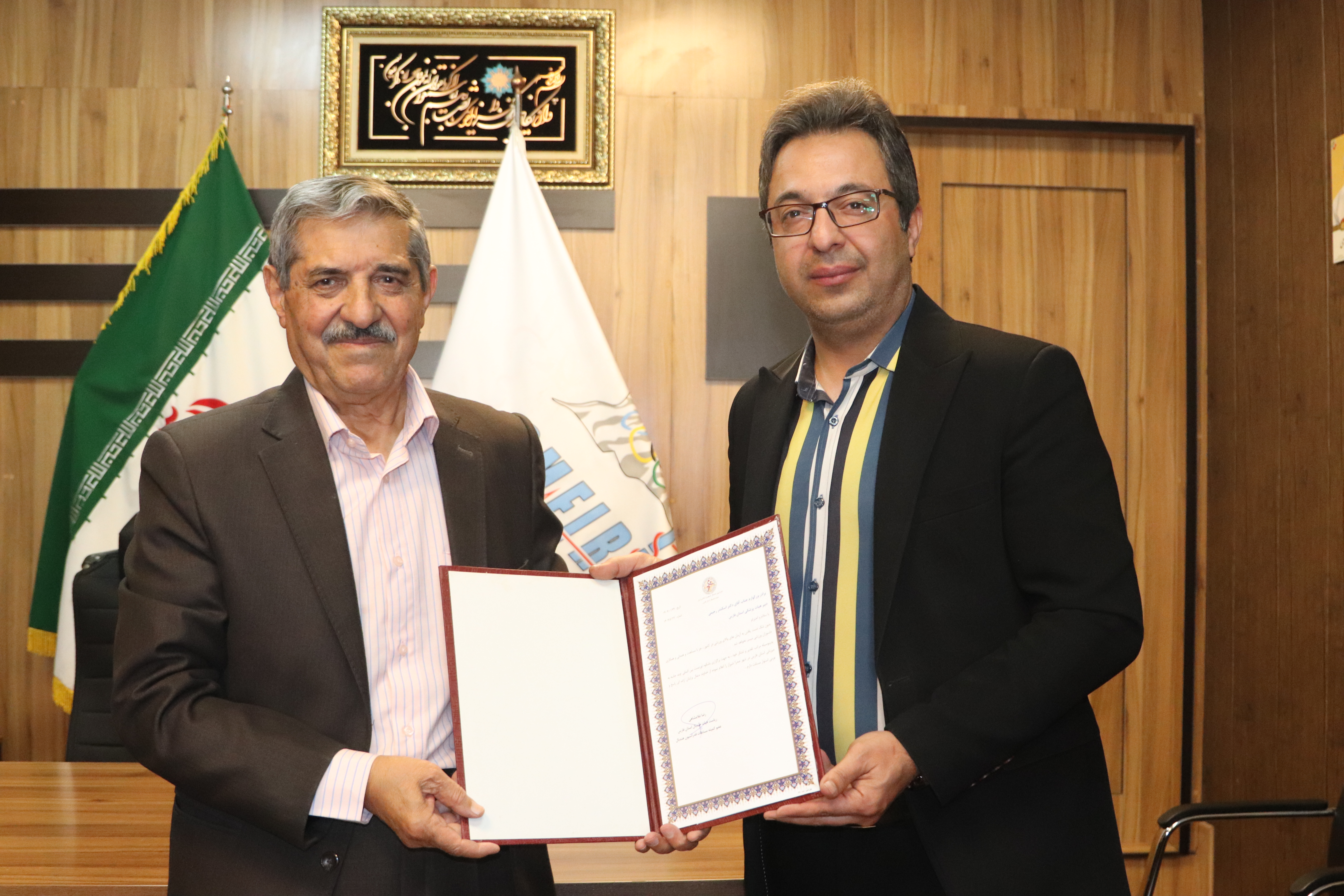 تجلیل رئیس هیات هندبال فارس از رئیس،دبیر و مسئول کمیته روابط عمومی هیات پزشکی ورزشی فارس