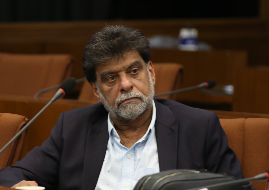 دکتر صدرالدین آقاخانی -مسئول کمیته پزشکی فدراسیون تیراندازی با کمان