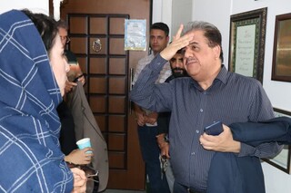 بازدید دکتر نوروزی از یک مرکز فیزیوتراپی طرف قرارداد هیات پزشکی ورزشی کردستان