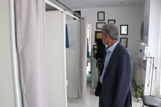 بازدید دکتر نوروزی از یک مرکز فیزیوتراپی طرف قرارداد هیات پزشکی ورزشی کردستان
