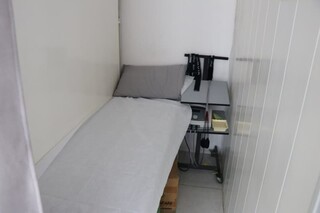 بازدید دکتر نوروزی از یک مرکز فیزیوتراپی طرف قرارداد هیات پزشکی ورزشی کردستان