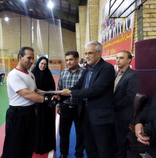 تجلیل از مسئول هیئت کنگ فو شهرستان زرندیه