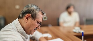 نشست جمعی از پزشکان همکار کمیته پوشش پزشکی مسابقات و مسئول این کمیته با دبیر هیات پزشکی ورشی فارس