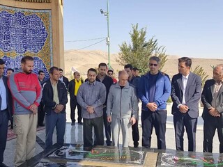 عطر افشانی گلزار مطهر شهدای گمنام - چهار محال و بختیاری